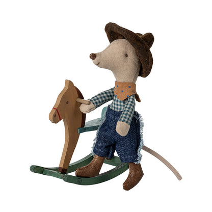 Maileg Cowboy-Maus kleiner Bruder auf dem Schaukelpferd