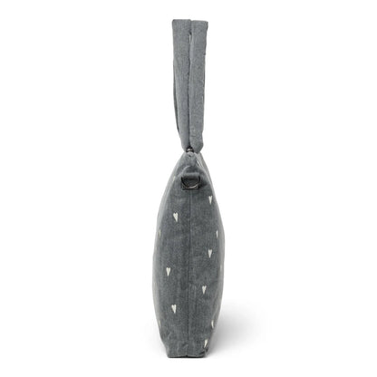 Graue Stofftasche mit weißem Herzmuster, Denim Wickeltasche mit grauen Herzen