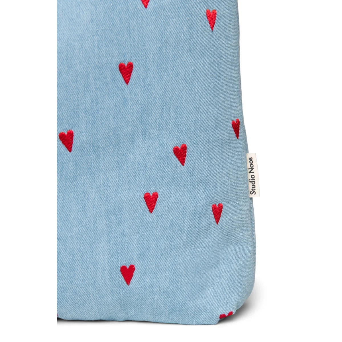 Helles blaues Stofftasche mit rotem Herzmuster im Denim Mom Bag Design