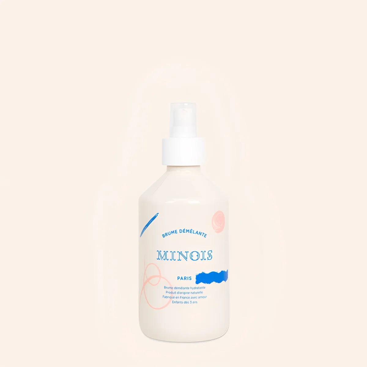 Weisses Sprayfläschchen mit minimalistischer Etikette und blau-pinken abstrakten Pinselstrichen: Minois Paris Detangling Mist