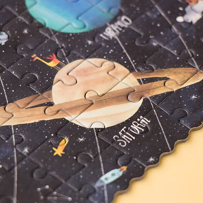Jigsaw puzzle mit Saturn und Planeten in einem Weltraum-Szenario für das Pocket Puzzle