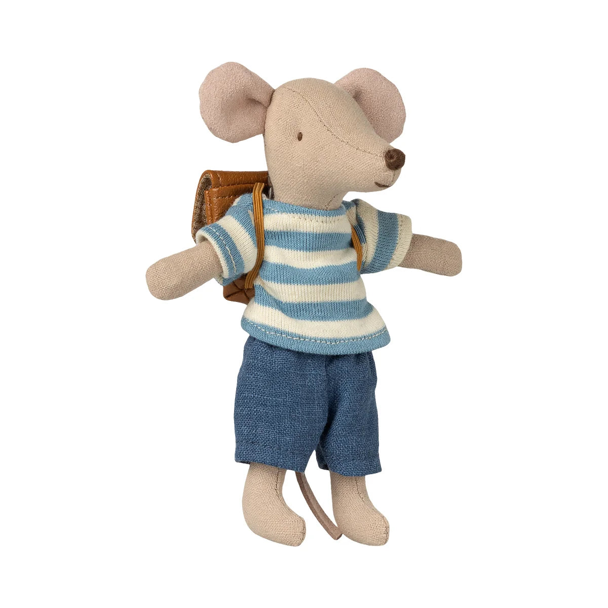 Dreirad-Maus grosser Bruder Brown: beige Maileg-Maus mit blau-weiss gestreiftem Shirt und braunem Lederrucksack