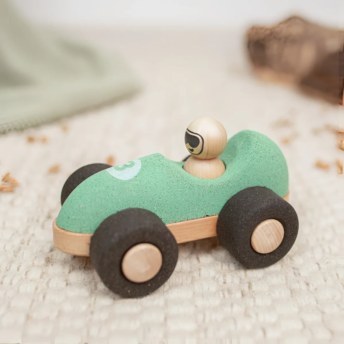 Grünes Holzspielzeug-Rennwagen E-Cork Racer Fahrzeug für Kinder