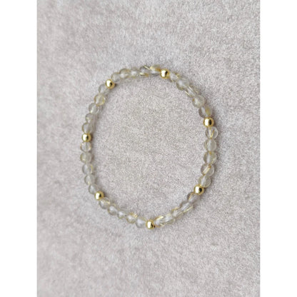 Perlenarmband mit durchsichtigen und goldfarbenen Perlen, Edelsteinarmband Ruthilquarz