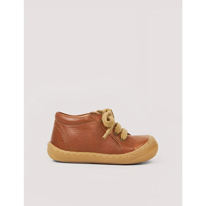 Everyday Shoe Lace Cognac: Schnürschuh aus pflanzlich gegerbtem Wildleder für Kleinkinder