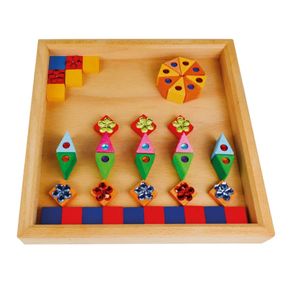 Holz-Monte ssori-Spieltablett mit bunten Formen und Mustern, 27,5 x 27,5 x 6 cm