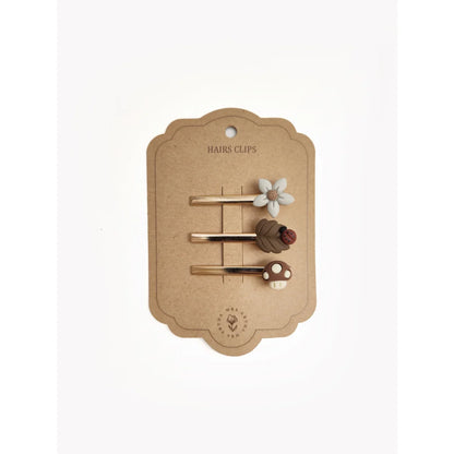 Set von drei dekorativen Haarclips auf einer Pappe-Displaykarte