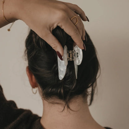 Transparente weiße Haarspange Maxi Herz Pearl mit Goldverschluss