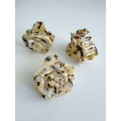 Drei gemusterte Haarklammern Claw Clips im Produkt Hairclaw Lara