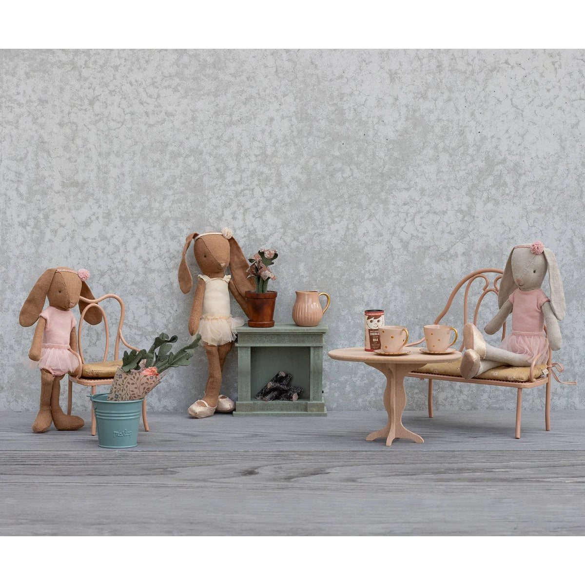 Pastellrosa und beige Stoff-Hasenpuppen mit Ballett-Thema, Spitzen-Details