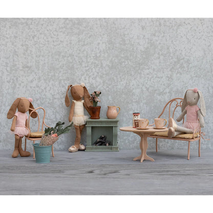 Pastellrosa und beige Stoff-Hasenpuppen mit Ballett-Thema, Spitzen-Details