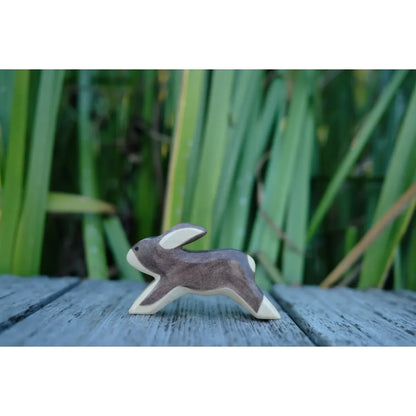 HOLZWALD Hase laufend