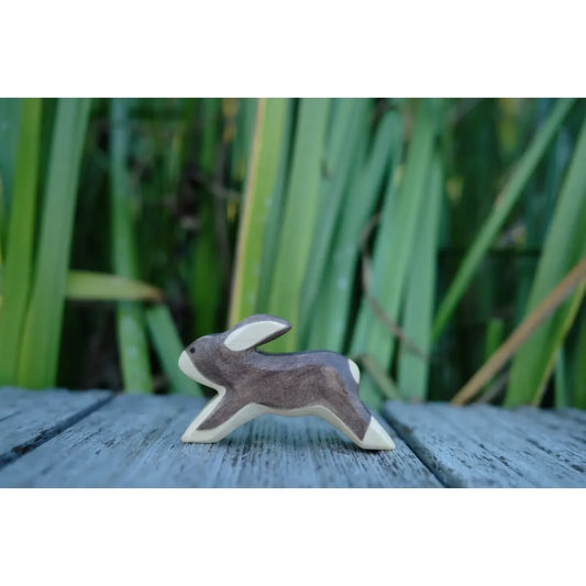 HOLZWALD Hase laufend