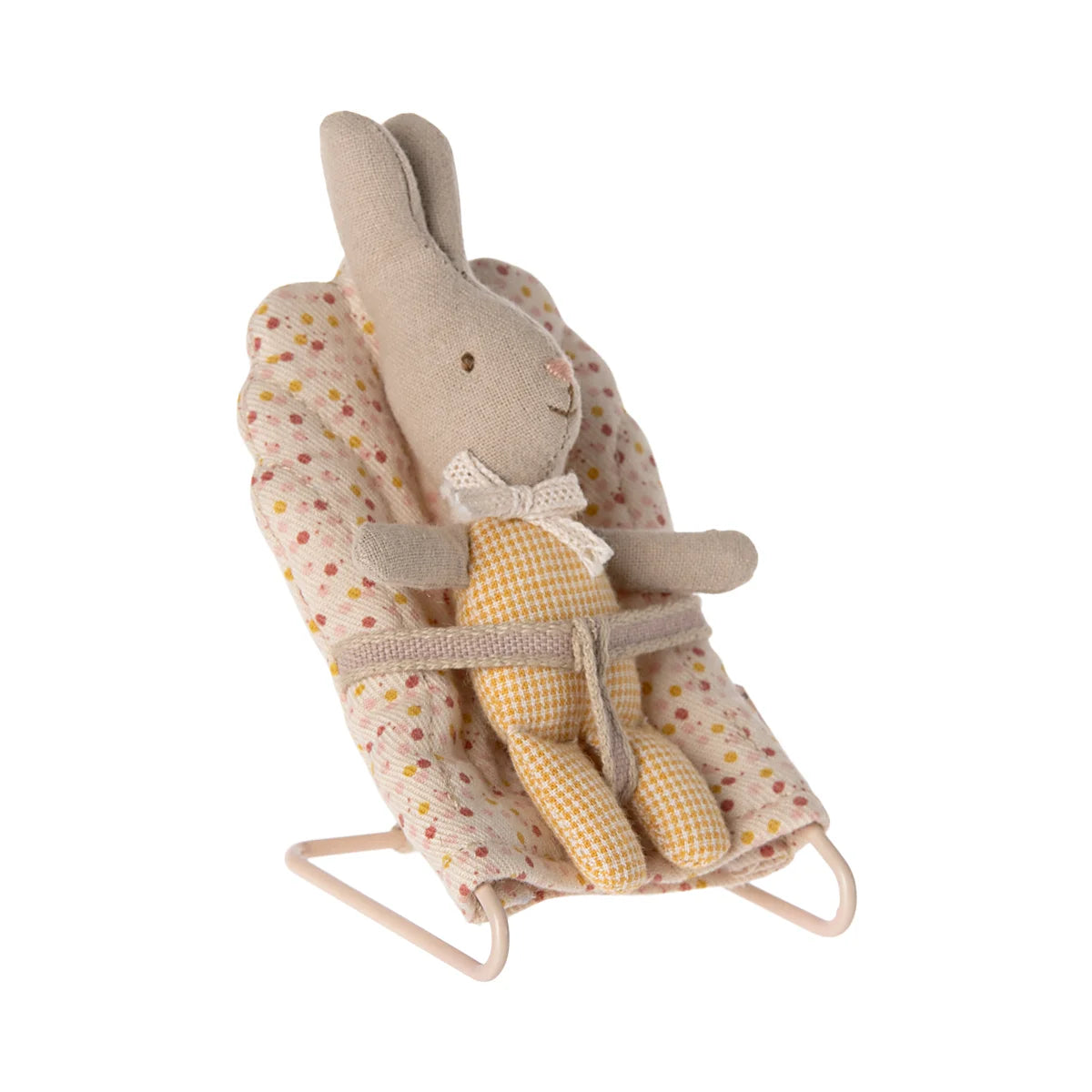 Weiche hase samtstoff spielzeuge in beige und pastellfarben als ökologische baby- und kinderprodukte ideal geschenke