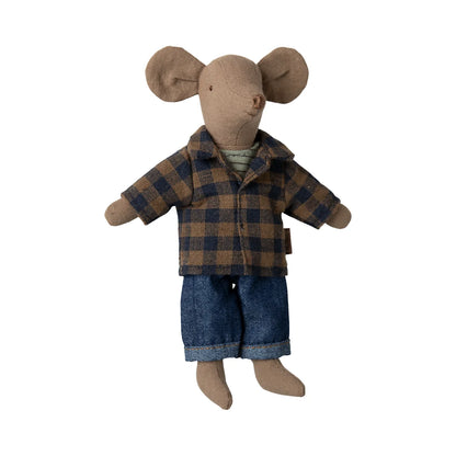 Gestopfte Maus mit Karoshemd und Jeansshorts für Hemd und Hose für Papa Maus