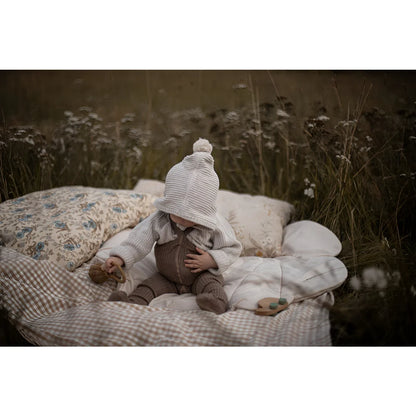 Baby in einem Kapuzen-Outfit aus Hippy Footed Strumpfhosen mit Träger Cocoa Blend