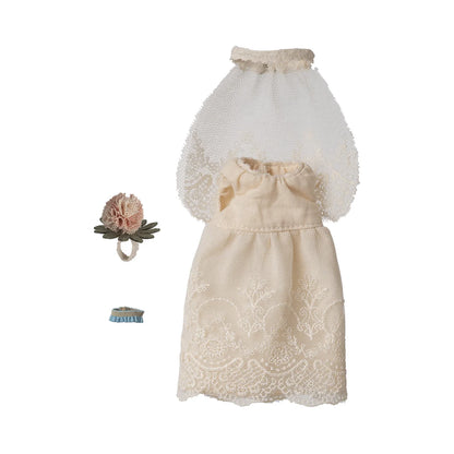 Cremefarbenes Hochzeitskleid Mama Maus aus Spitze mit zarter Stickerei und passendem Schleier