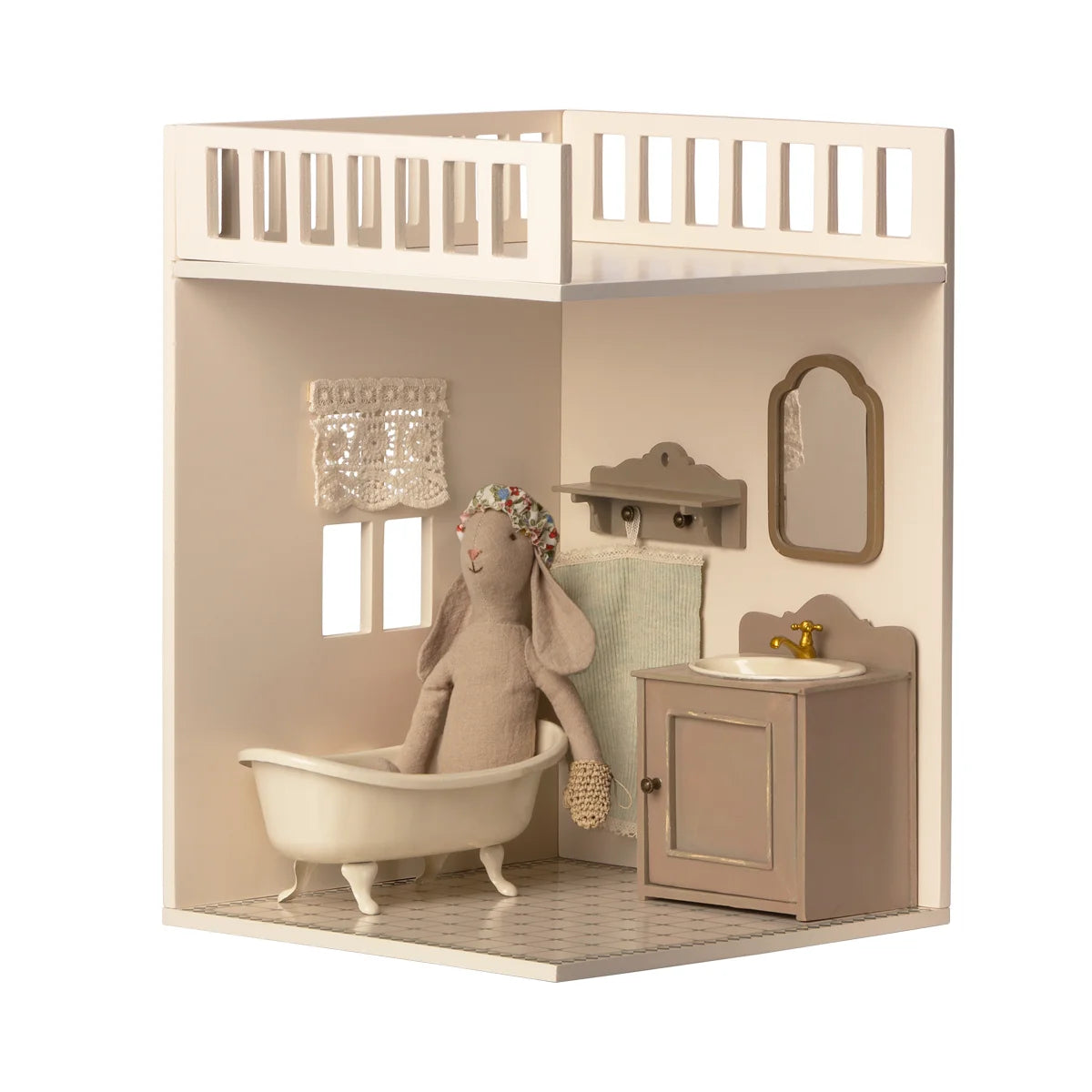 Beige Plüschhase mit Blumen-Kopftuch im Miniatur-Badewanne von House of miniature Badezimmer