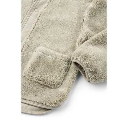 Beige fleecejacke mina mist mit weichem flauschigem stoff und gemütlicher tasche