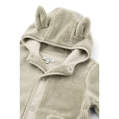 Weiche beige plüsch kapuzenjacke mina mist mit süßen ohrähnlichen hervorhebungen am kapuzenrand