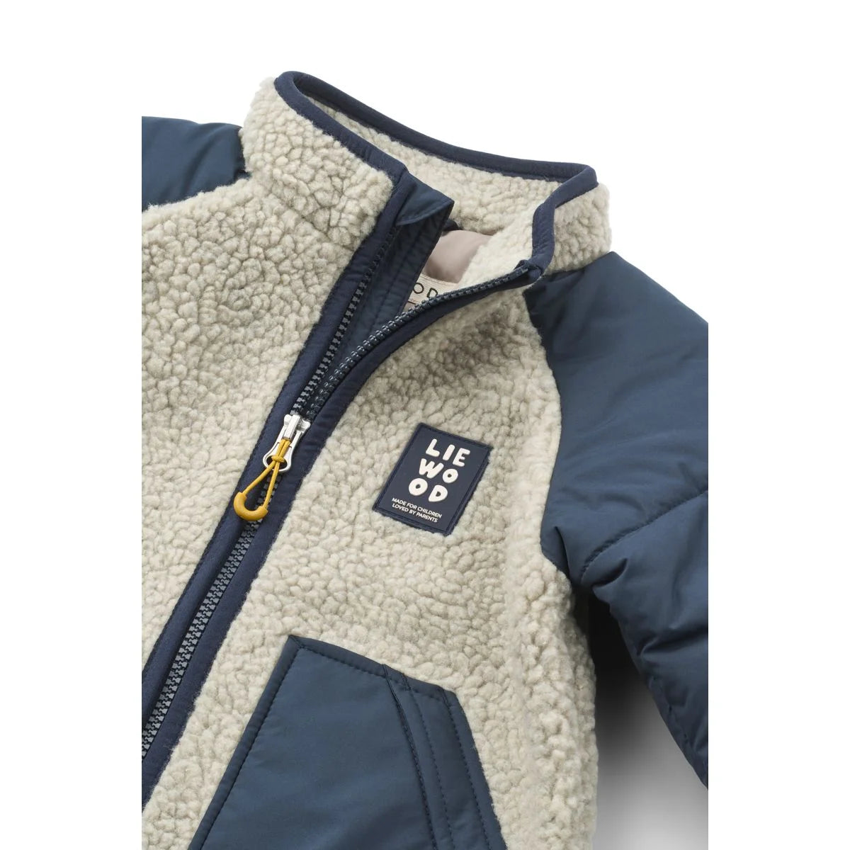 Beige und navyblaue fleecejacke runa mit strukturiertem, flauschigem außenmaterial und gesteppter polsterung