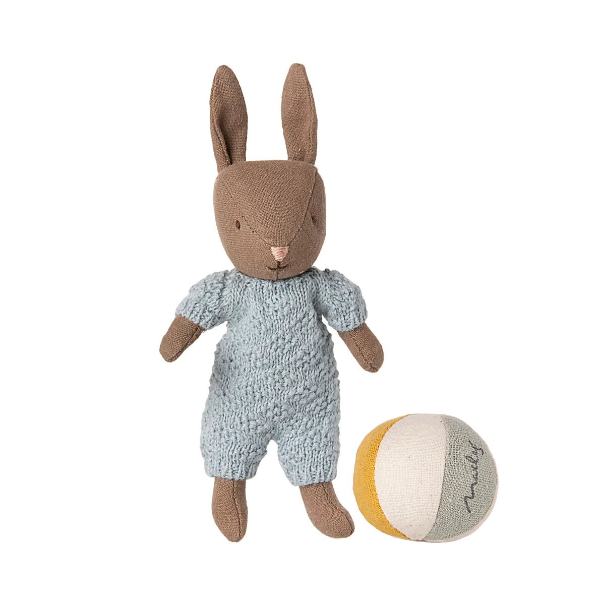 Weiches braunes Plüschkaninchen in blauem Strampelanzug mit gestreiftem Ball – Kaninchen Set Mikro Braun-Blau