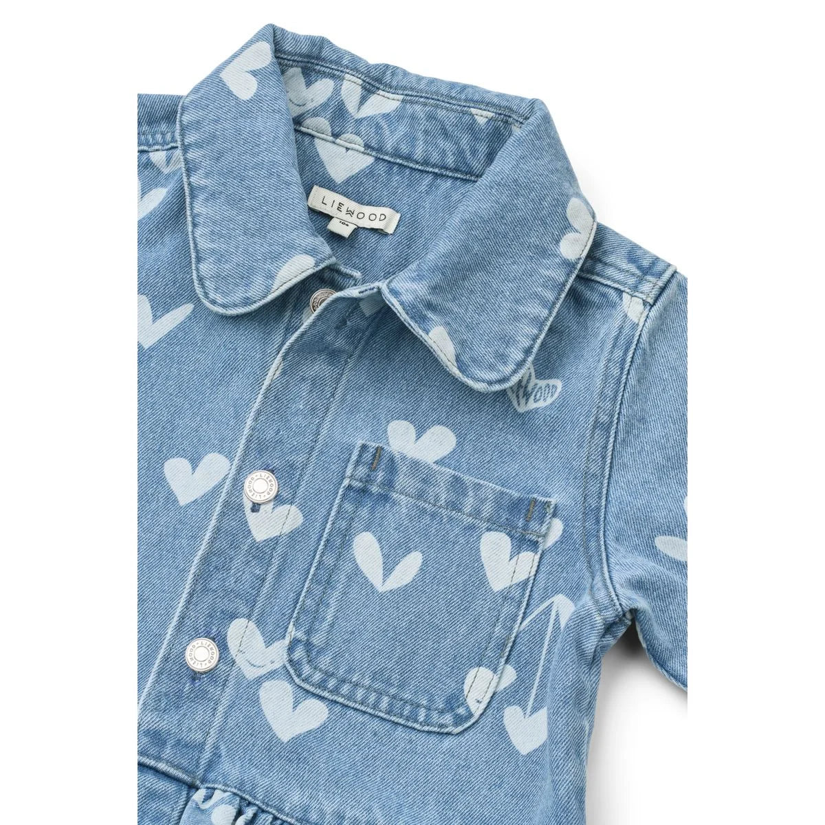 Helle blaue Denimjacke mit weißen Herzen und silbernen Knöpfen