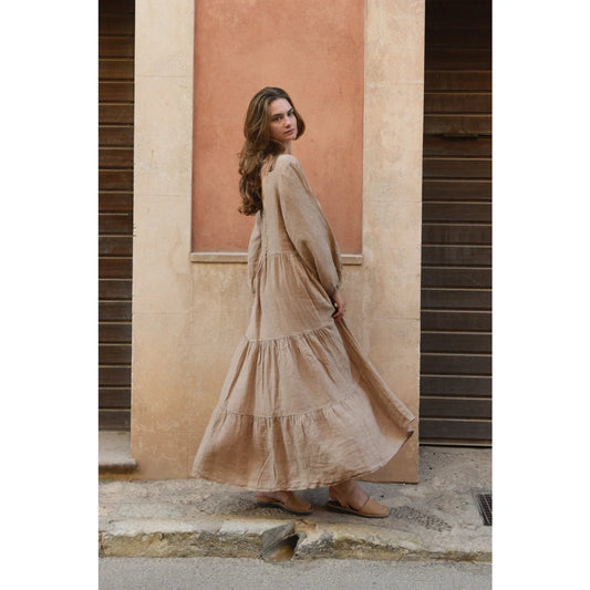 Fließendes beiges mehrlagiges Kleid aus dem Produkt Kleid Ava Dress Rye