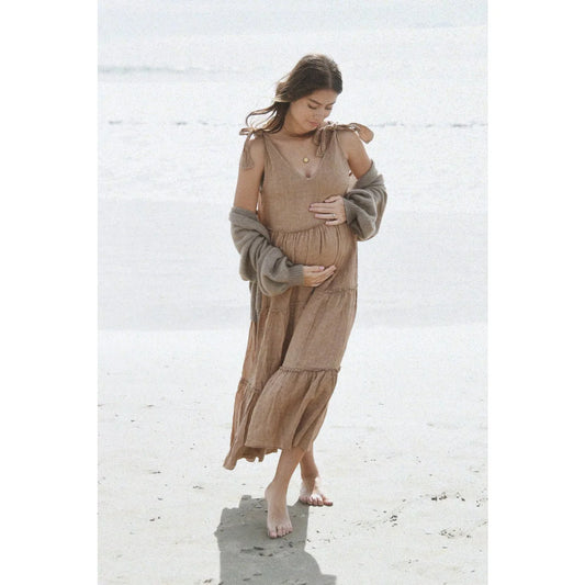 Schwangere Frau in fließendem Kleid Sevilla | Rye, elegante Schwangerschaftsmode