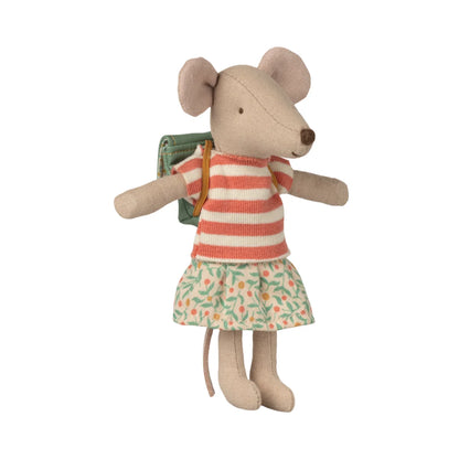 Kleidungsset mit tasche für grosse schwestermaus in beige aus nachhaltiger babykleidung schweiz mit korall gestreiftem top