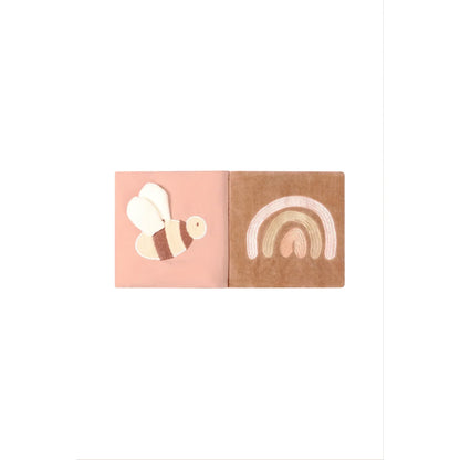 Knisterbuch butterfly in softem rosa und beige mit bestickten bienen und regenbogen als nachhaltige babykleidung schweiz