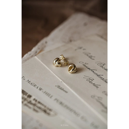 O`MILO Knoten Ohrstecker Salma in Gold
