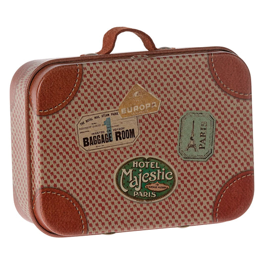 Vintage Reisekoffer mit kariertem Muster und dekorativen Hoteletiketten in Rose