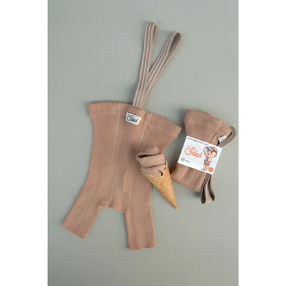 Beige geripptes strickbabybody mit passenden trägern und kleinem eiscremeanhänger in light brown striped für nachhaltige