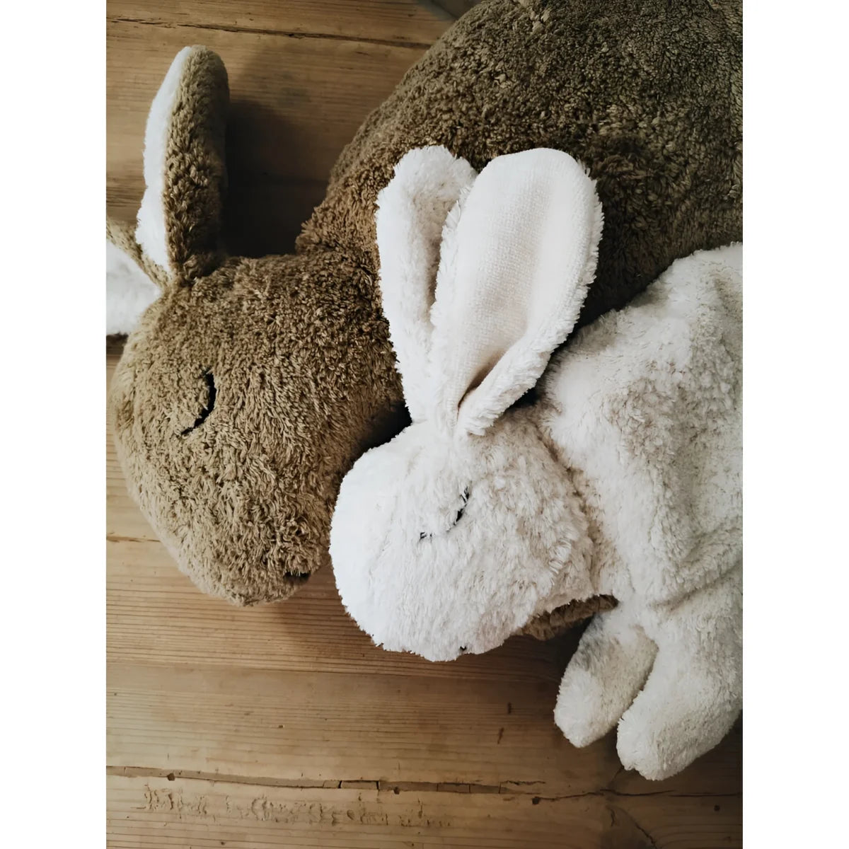 Zwei Kuscheltier Hasen klein in weiß, geeignet als Spielzeug oder Geschenk