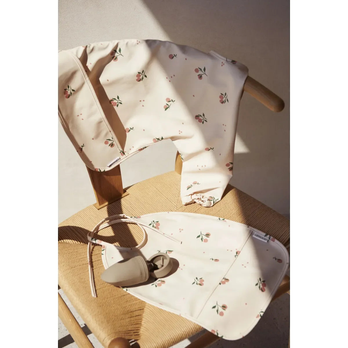 Blümchenmuster Baby Lätzchen und Wickelunterlage in Lätzchen Cape Merle | Peach Sea shell mix