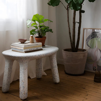 Luisa tisch party speckled weißer terrazzo hocker mit abgerundeten beinen und leicht gewölbter oberfläche