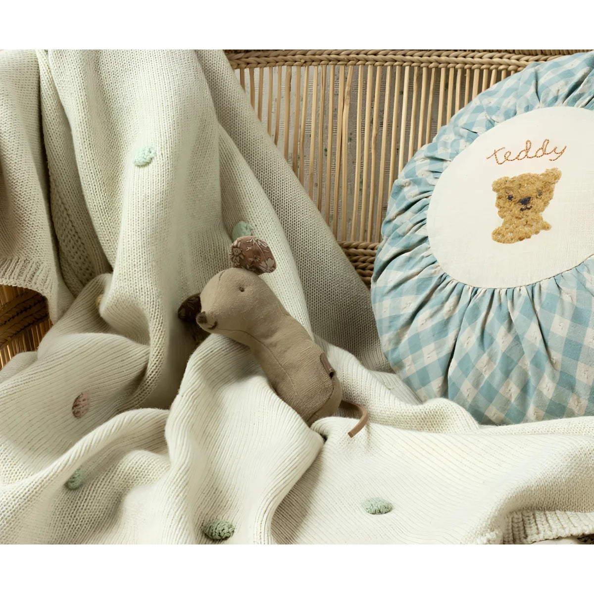 Plüsch Hundebärchen mit Decke in sanften Farben von Lullaby Friends, Maus Rassel