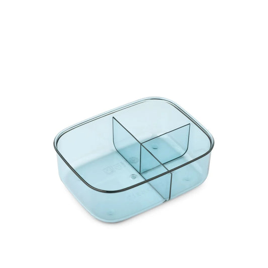 Lichtblauer transparenter arthurs lunchbox aus tritan mit klarem innenteiler und rennauto-design