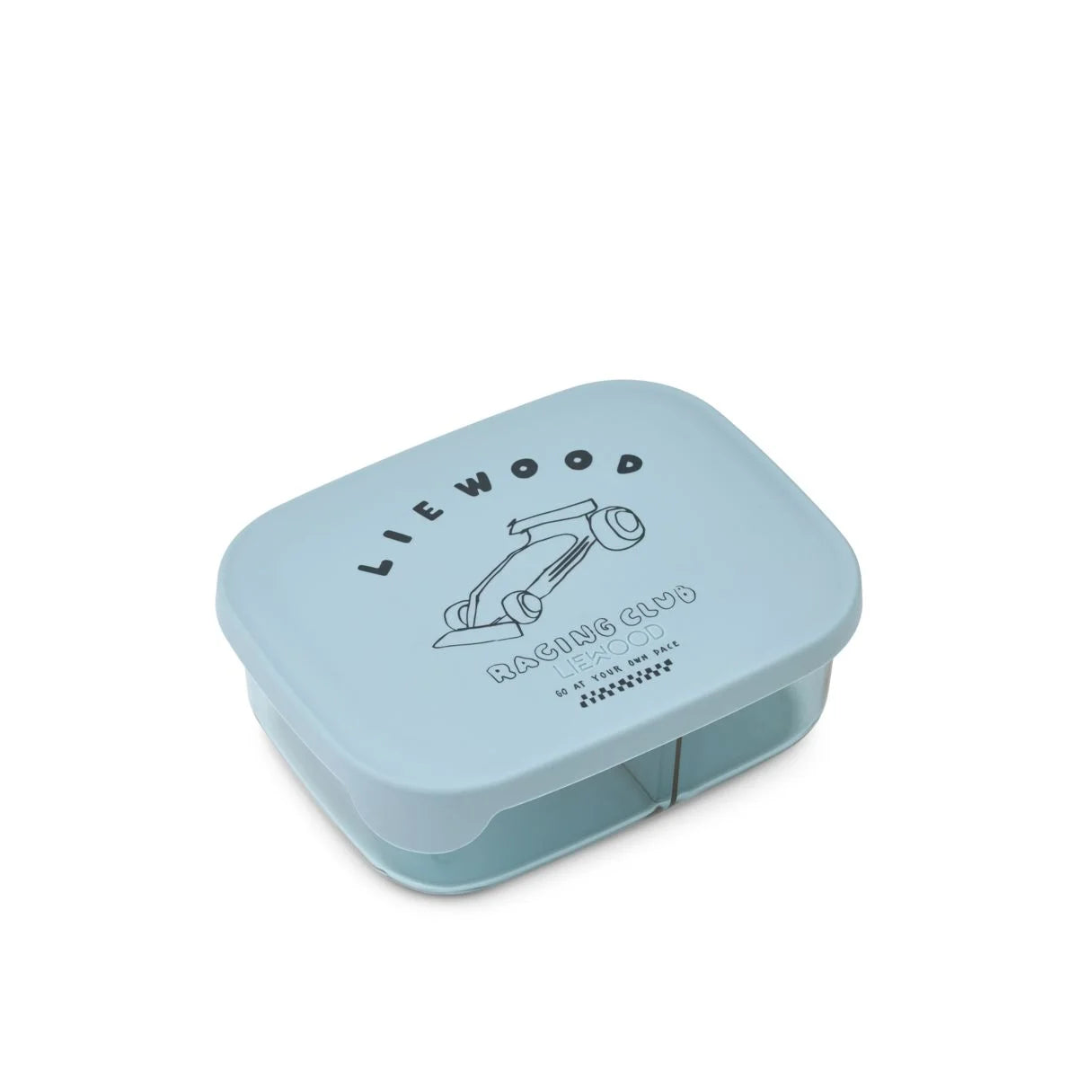 Hellblaue Kunststoff-Lunchbox Arthur Tritan Race Cars Beach Blue mit Rennwagenillustration und „Liewood Racing Club“ Text am