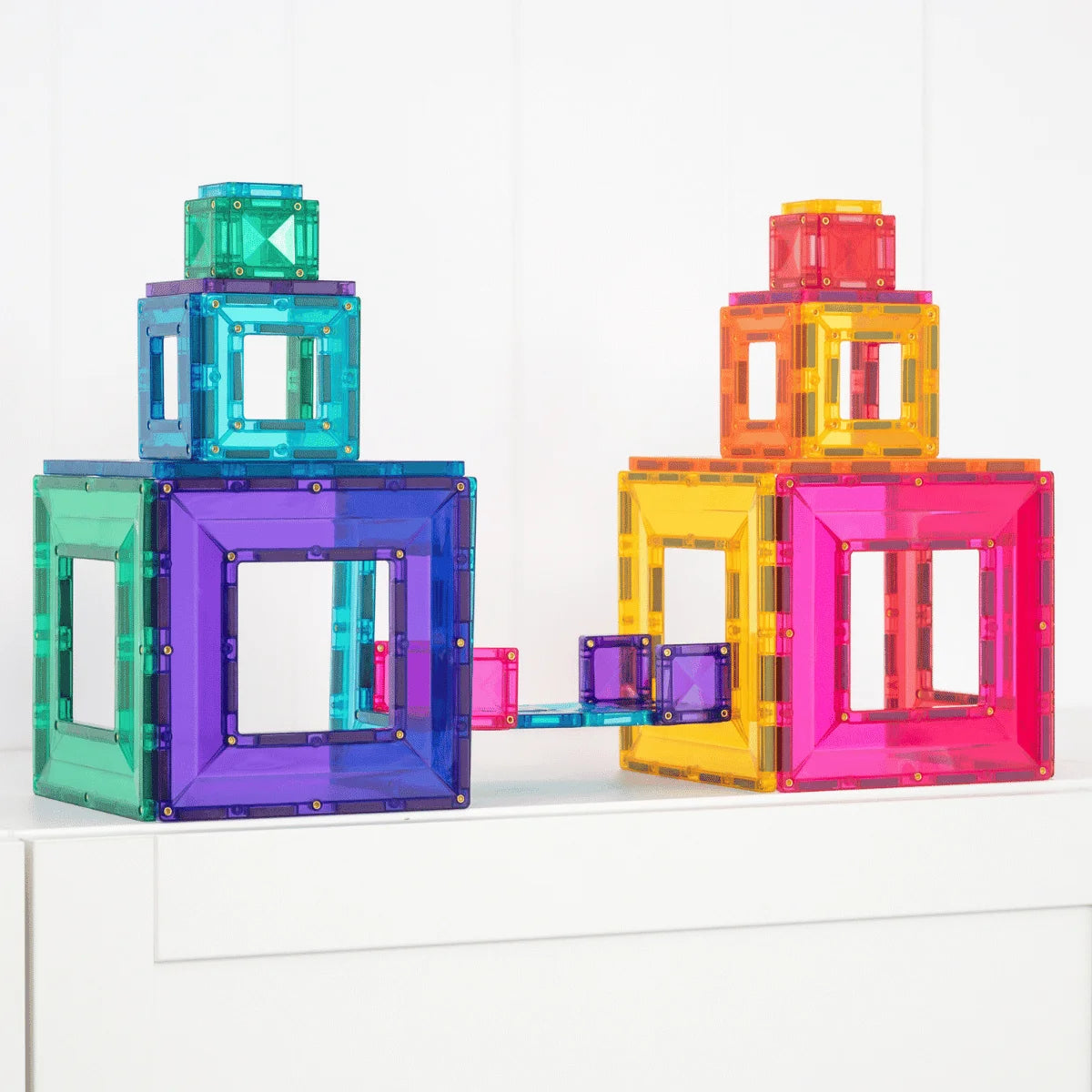 Bunte transparente Magnetbausteine des Bright Portal Pack 48 stk zu verbundenen Strukturen