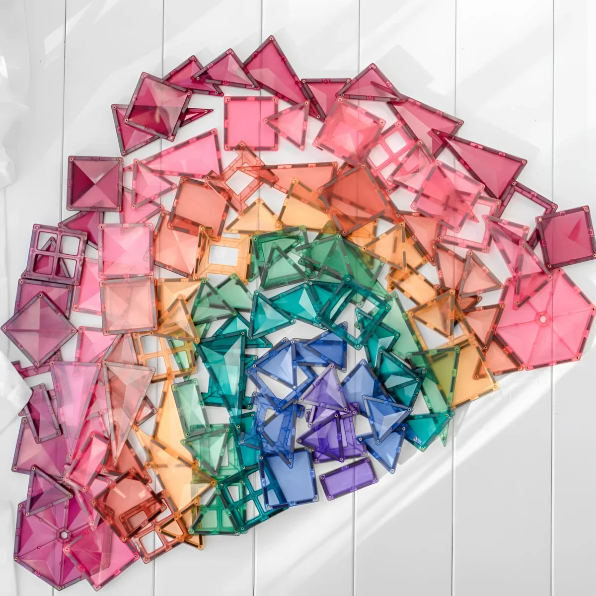 Bunte Anordnung von Papierquadraten in Fächerform für Magnetbausteine Mega Pack