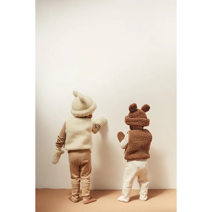 Zwei Kinder in tierisch gestalteten Outfits mit dem Merino Hut von Bruno