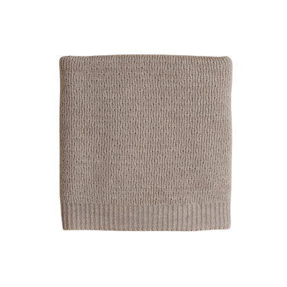Beige gestrickte quadratische Textilie mit geripptem Rand der Merino Strickdecke Dora