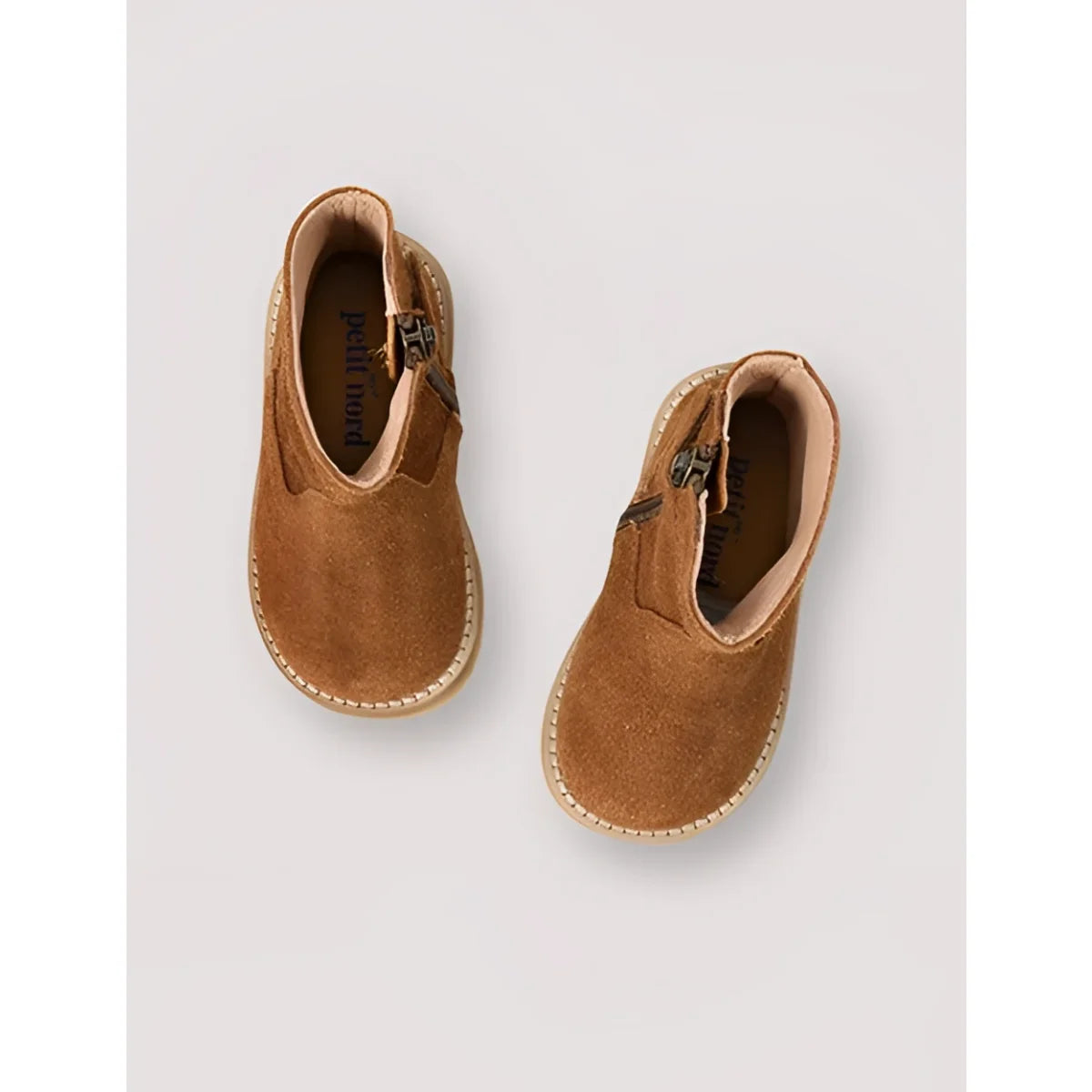 Zwei braune Wildleder-Stiefeletten, Mingus Boot Chestnut, elegantes Schuhdesign