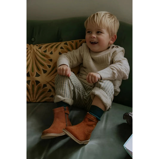 Kinder braune Lederschuhe Mingus Boot Chestnut auf weißem Hintergrund