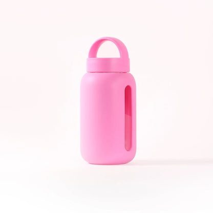 Rosa Glaswasserflasche mit Griff für den Mini Bottle 500ml Produktgebrauch