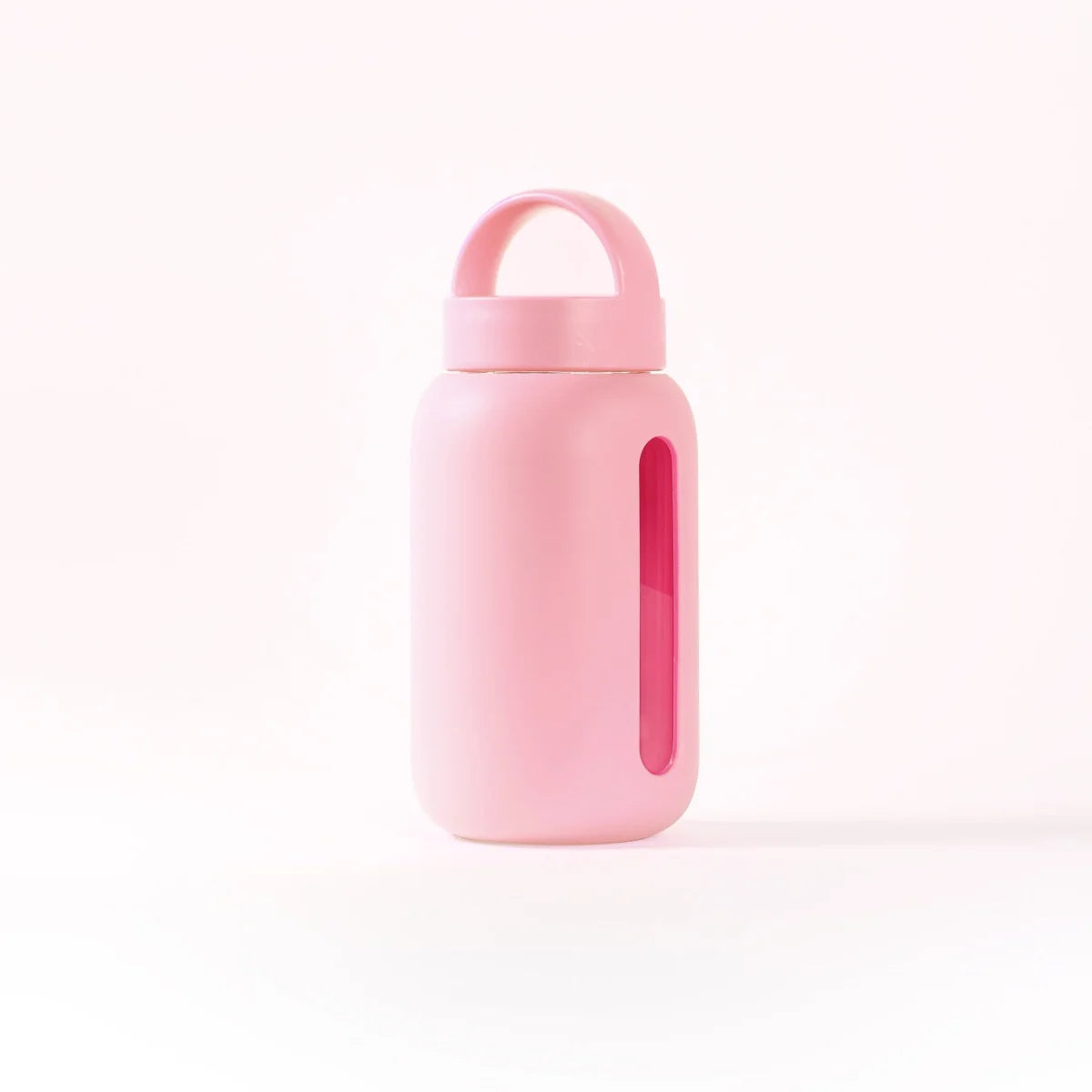 Pinke Glaswasserkaraffe mit Griff im Produkt Mini Bottle 500ml