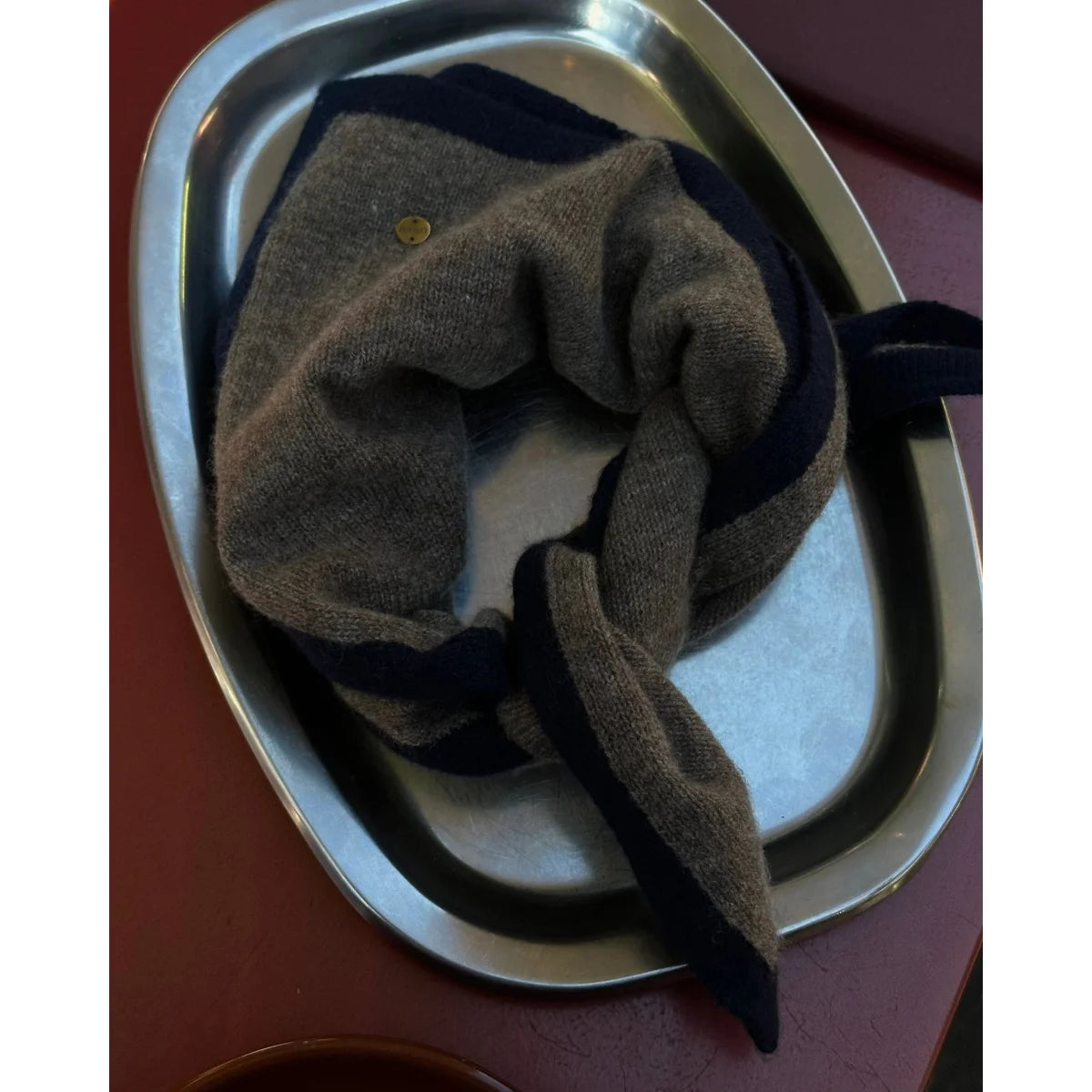 LOVEM MINI SCARF Kaschmirtuch in Taupe mit dunkelblauer Kante