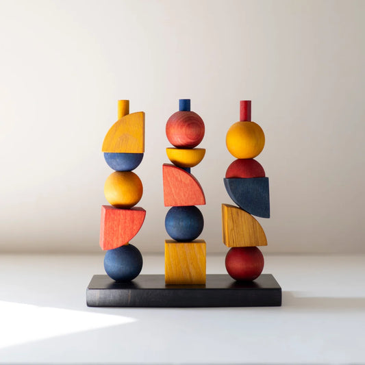 Modern Stacking Toy Y aus buntem Holz in Rot, Gelb, Blau und Orange